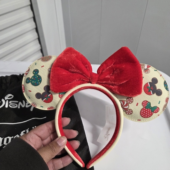 Loungefly Minnie Mouse Christmas Ear Headband - Picture 3 of 10